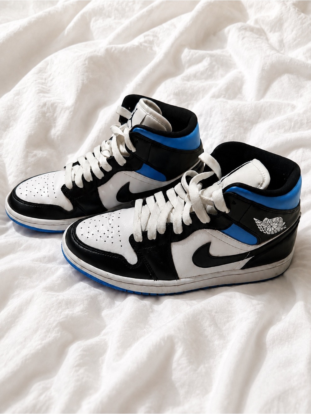 Nike Jordan Sneakers in White, Black & Blue